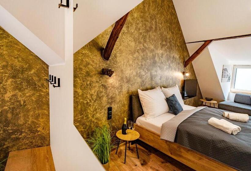 디럭스 룸, Smrž