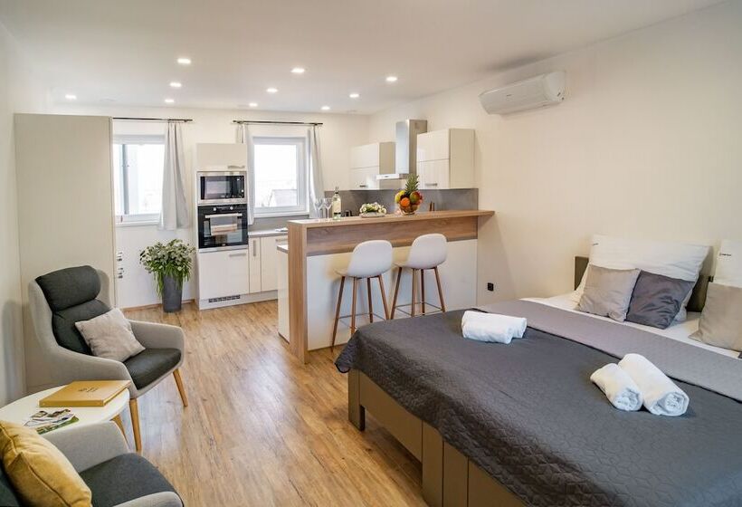 디럭스 룸, Smrž