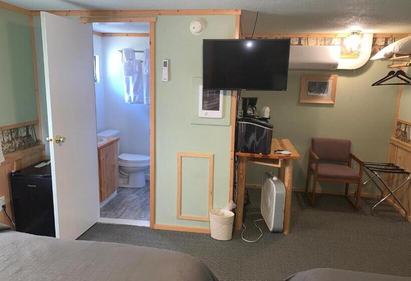 غرفة قياسية ثلاثية, Glacier Haven Inn