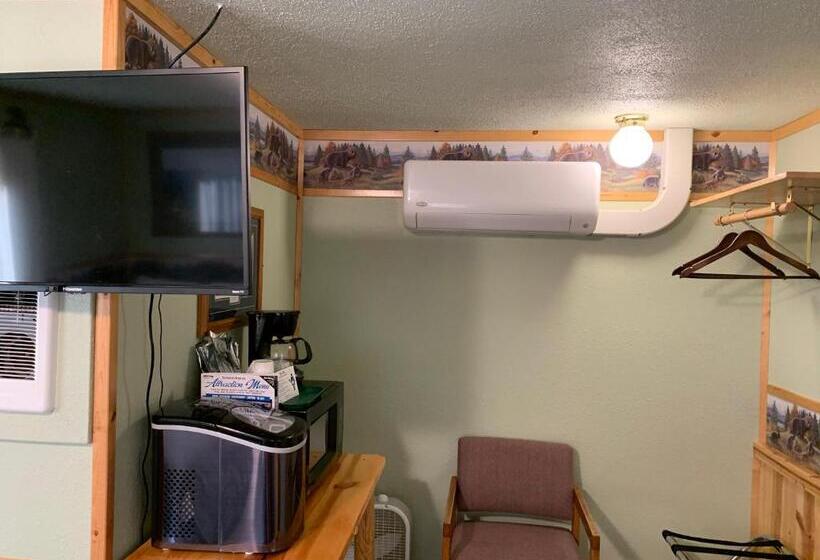 غرفة قياسية ثلاثية, Glacier Haven Inn