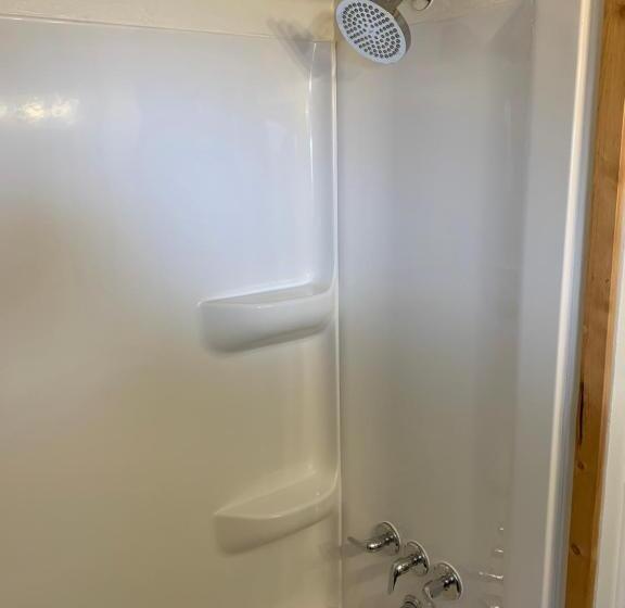 غرفة قياسية ثلاثية, Glacier Haven Inn