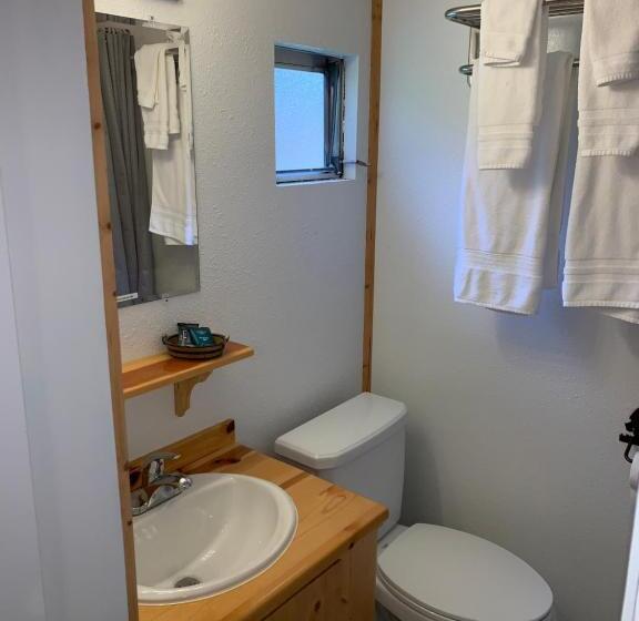 غرفة قياسية رباعية, Glacier Haven Inn