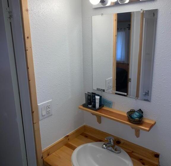 غرفة قياسية رباعية, Glacier Haven Inn