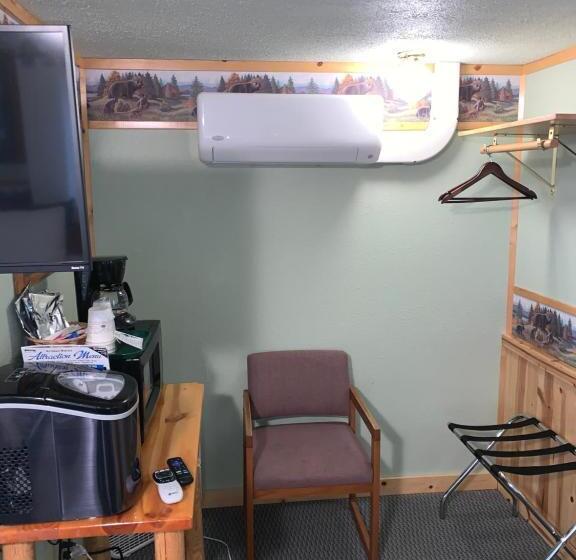 غرفة قياسية رباعية, Glacier Haven Inn