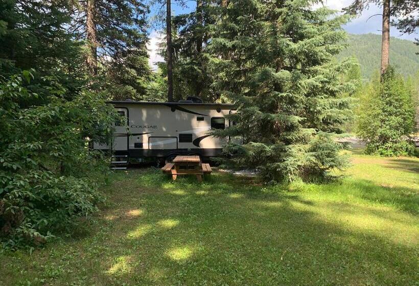 بنجلو عائلى, Glacier Haven Inn