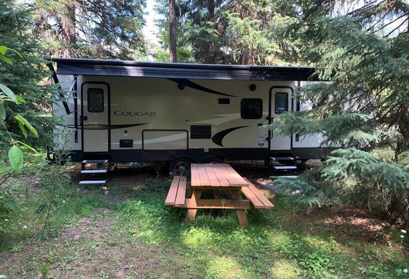 بنجلو عائلى, Glacier Haven Inn