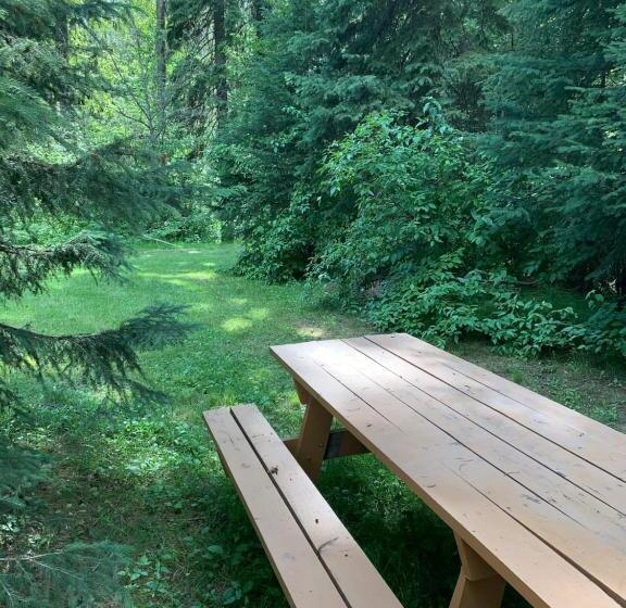 بنجلو عائلى, Glacier Haven Inn