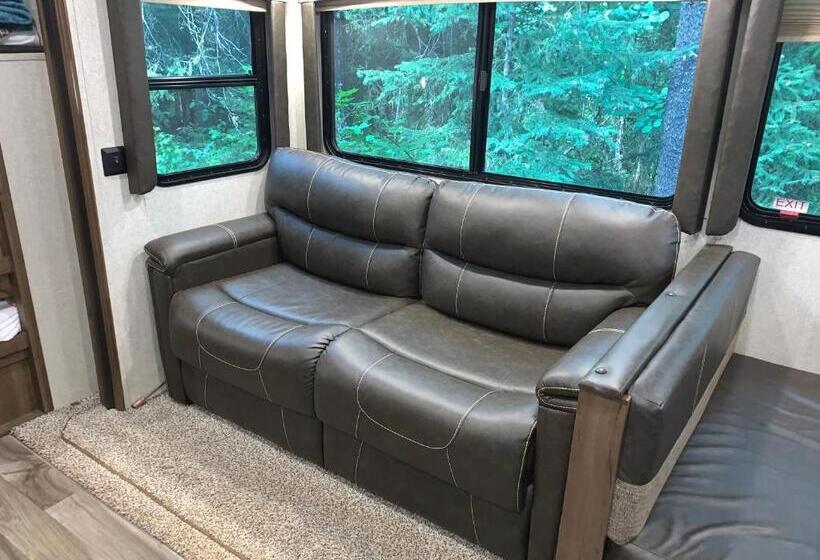 بنجلو عائلى, Glacier Haven Inn