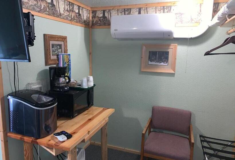 غرفة قياسية ثلاثية, Glacier Haven Inn