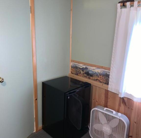 غرفة قياسية رباعية, Glacier Haven Inn