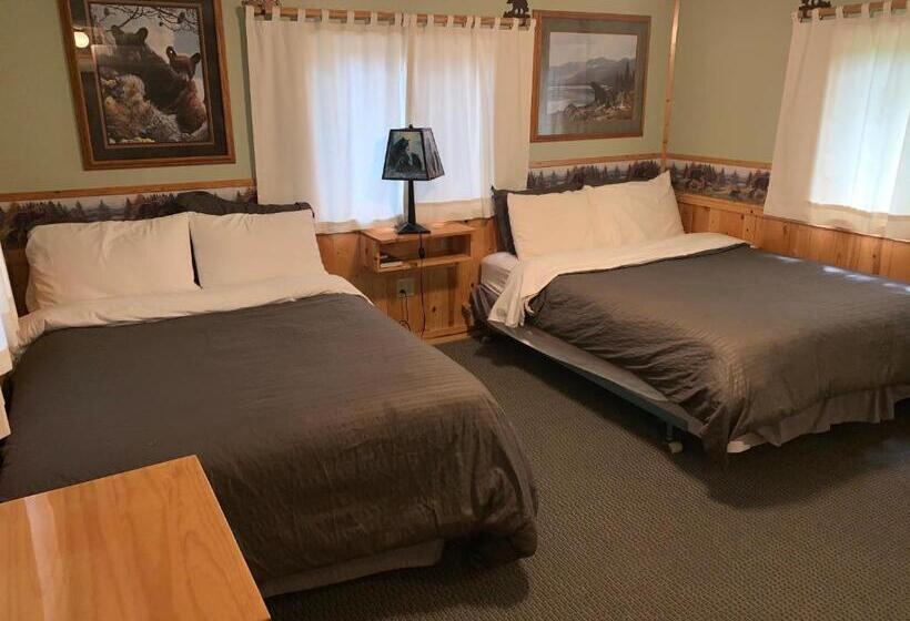 Четырехместный Номер Стандарт, Glacier Haven Inn