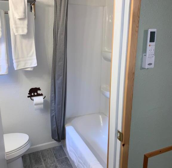 غرفة قياسية رباعية, Glacier Haven Inn