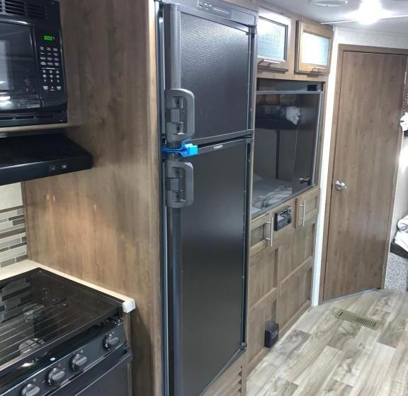 بنجلو عائلى, Glacier Haven Inn