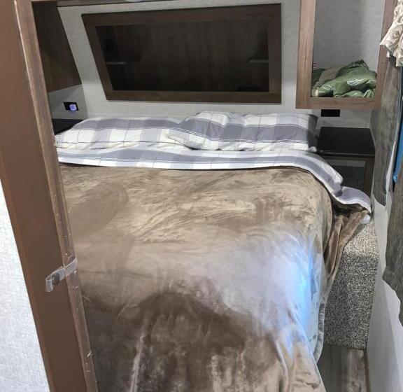 بنجلو عائلى, Glacier Haven Inn