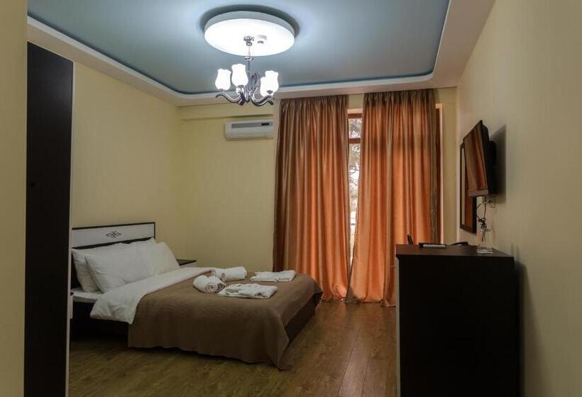 اتاق استاندارد با چشمانداز باغ, Guria Palace