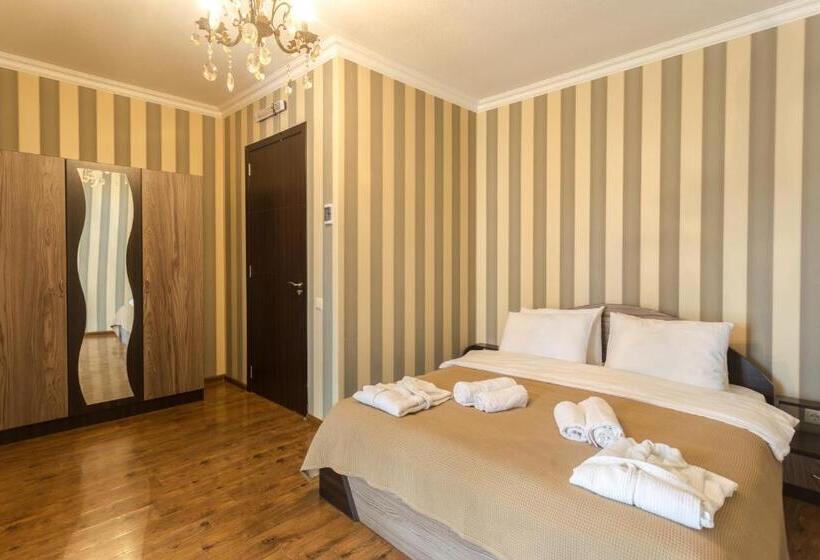 اتاق استاندارد با چشمانداز باغ, Guria Palace