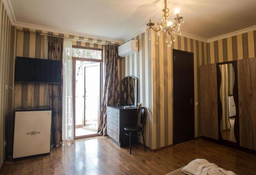 اتاق استاندارد با چشمانداز باغ, Guria Palace