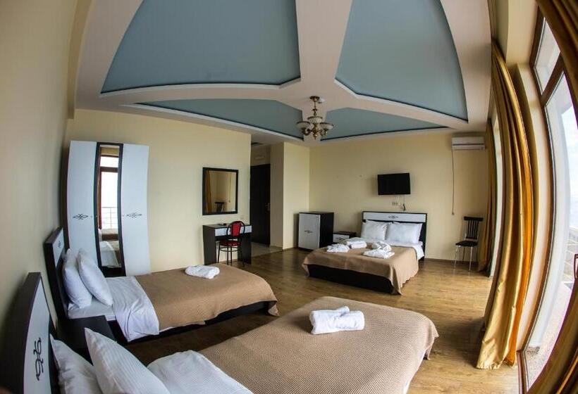 Quarto Familiar Vista Mar, Guria Palace