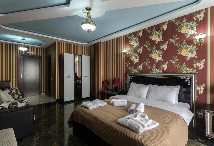 اتاق لوکس با چشمانداز دریا, Guria Palace