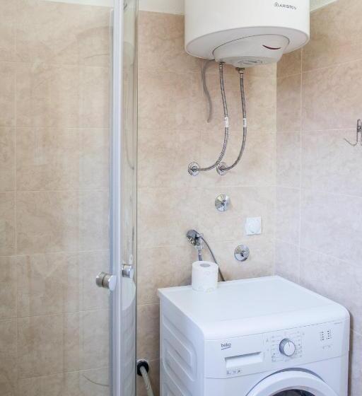 استودیوی استاندارد, Apartments & Rooms Jelka