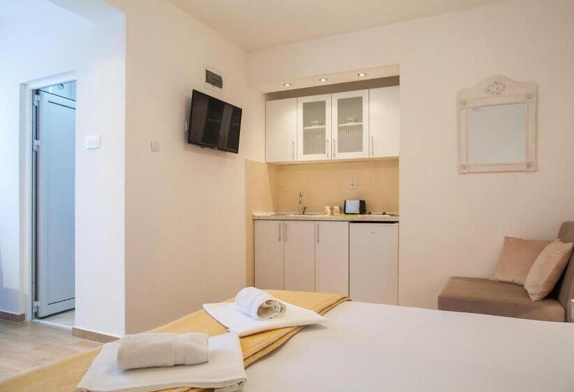 استودیوی استاندارد, Apartments & Rooms Jelka