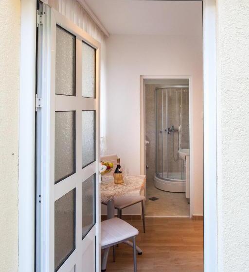 استودیوی استاندارد, Apartments & Rooms Jelka