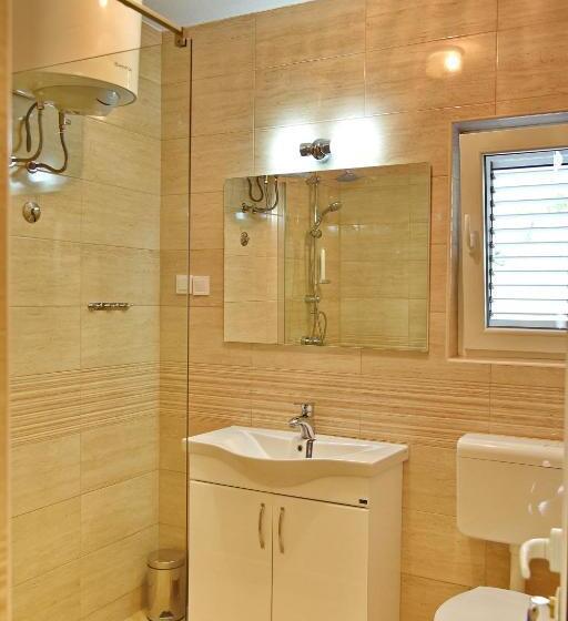 اتاق استاندارد با بالکن, Apartments & Rooms Jelka