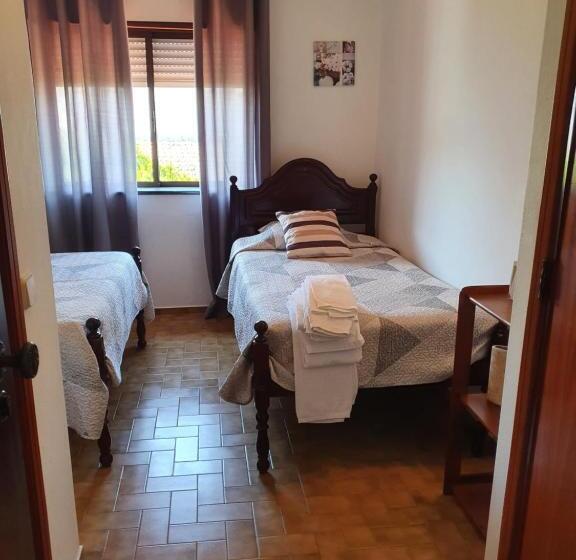 اتاق استاندارد سه نفره, Hospedaria Firmino Bernardino