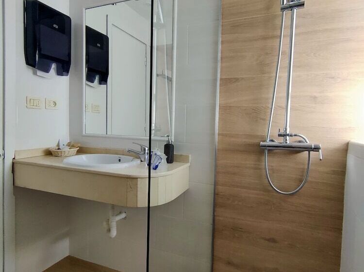 带1个卧室的带海景的公寓, Apartamentos El Paseo