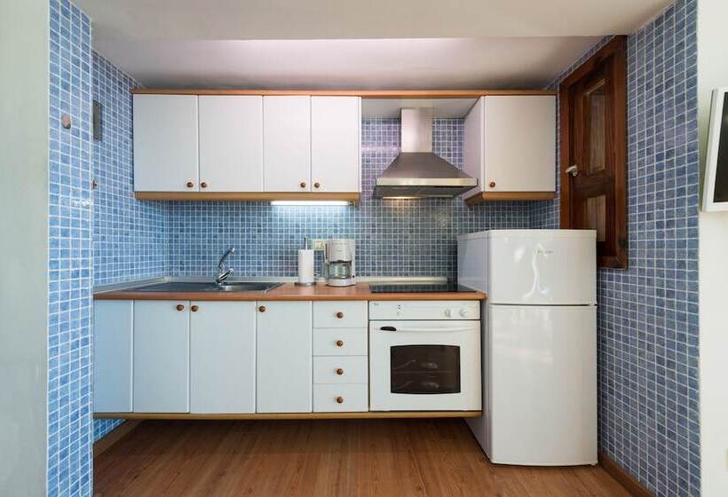 带1个卧室的带海景的公寓, Apartamentos El Paseo