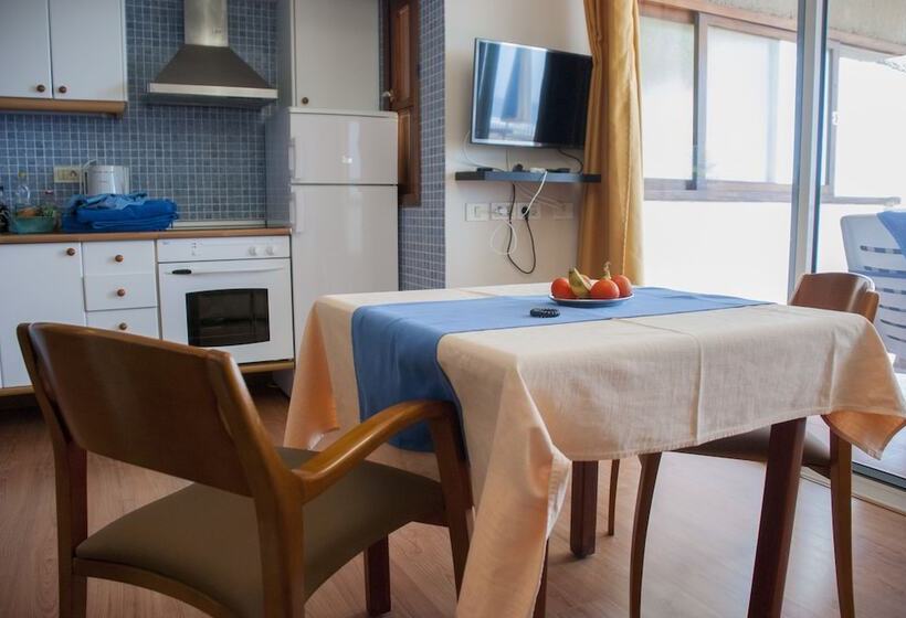 带1个卧室的带海景的公寓, Apartamentos El Paseo