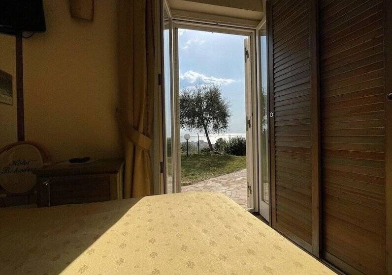 غرفة قياسية مطلّة علي البحر, Belvedere