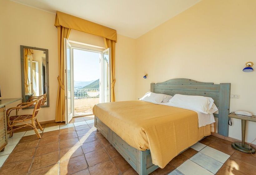 غرفة قياسية مطلّة علي البحر, Belvedere