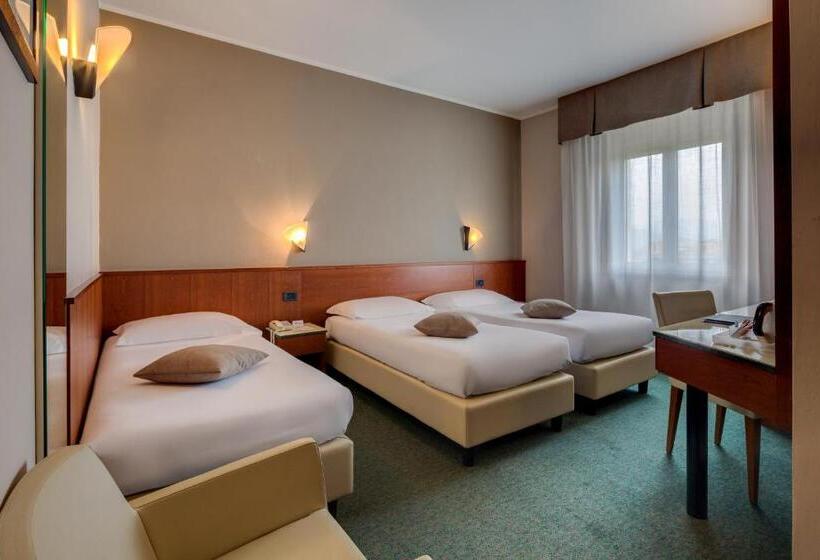 トリプルクラシックルーム, Best Western Hotel Turismo