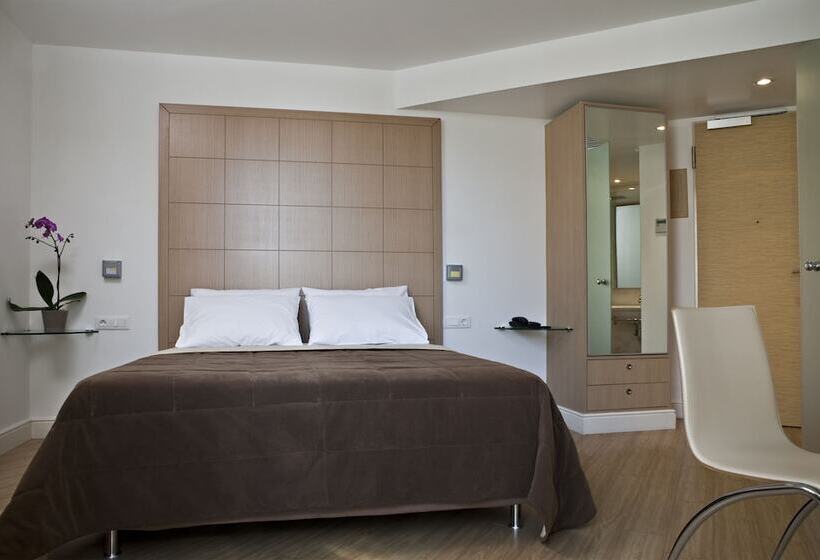 غرفة قياسية, Chic