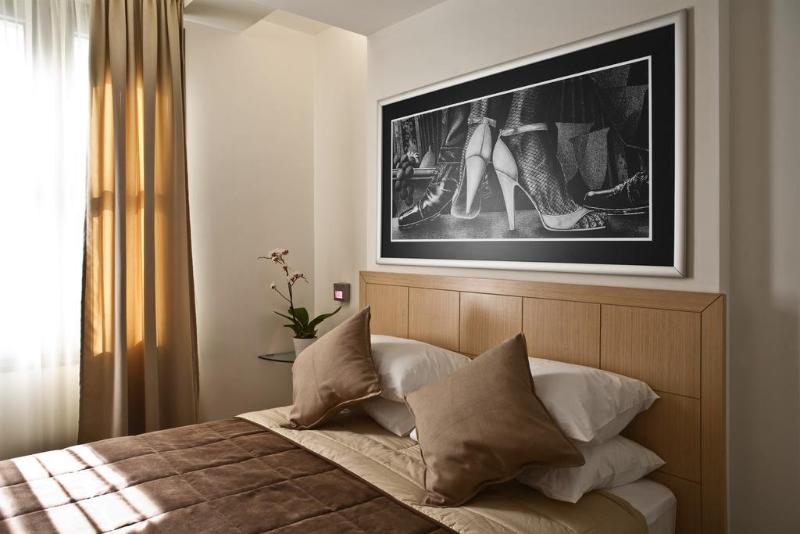 غرفة قياسية, Chic