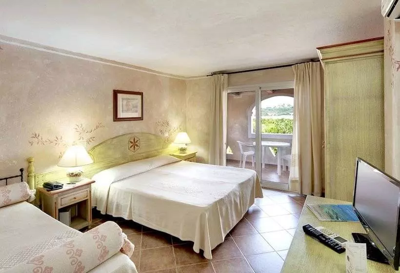 اتاق اساندارد با چشم‌انداز جانبی به دریا, Colonna Beach Hotel Marinella