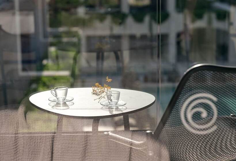 سوییت با چشمانداز استخر, Contessina