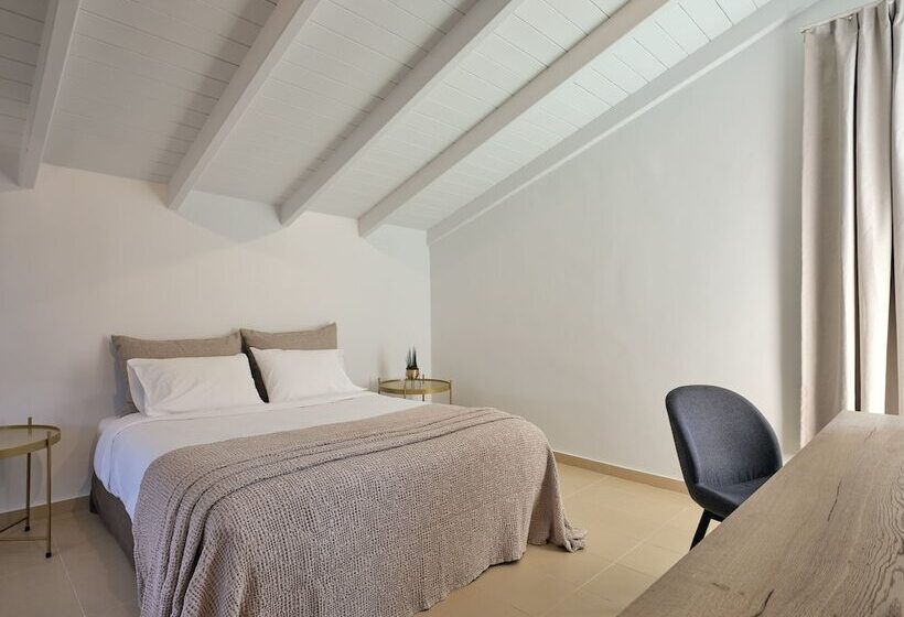 سوییت با چشمانداز استخر, Contessina