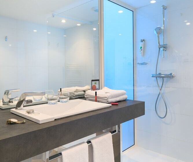 اتاق استاندارد با بالکن, Ibis Styles Menton Centre