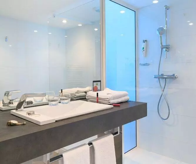 اتاق استاندارد با بالکن, Ibis Styles Menton Centre