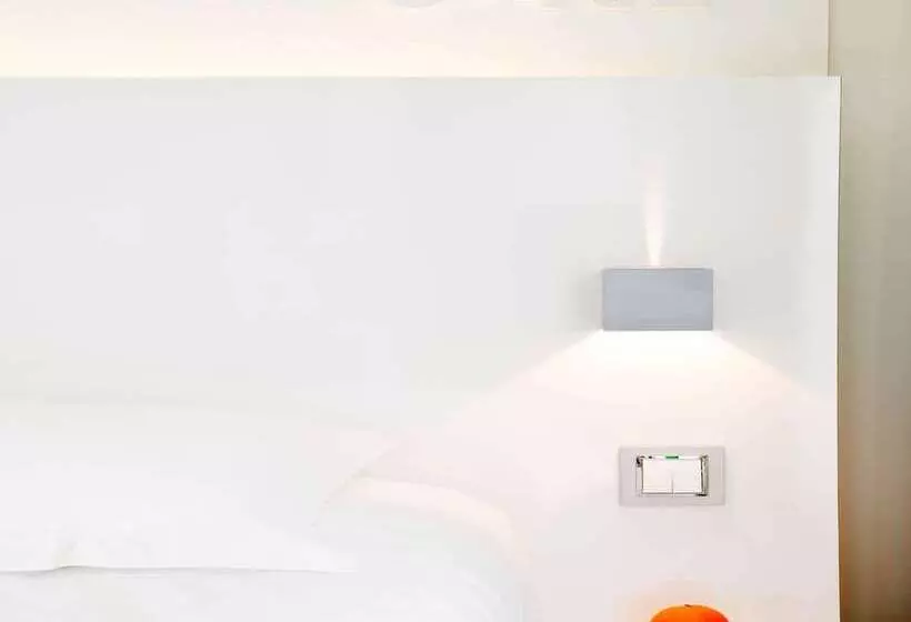 اتاق استاندارد با بالکن, Ibis Styles Menton Centre