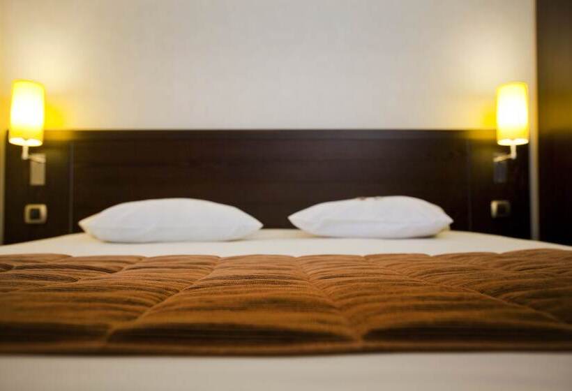 Семейный Номер, Inn Design Resto Novo Carquefou
