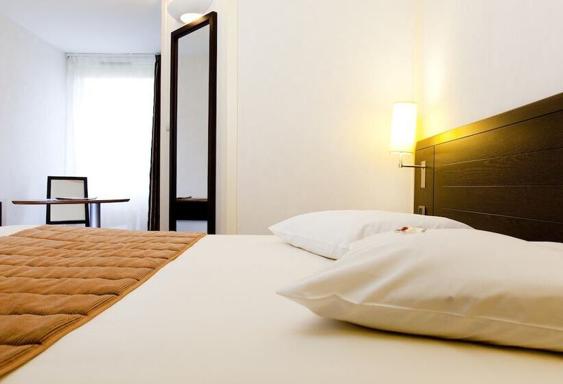 غرفة عائلية, Inn Design Resto Novo Carquefou