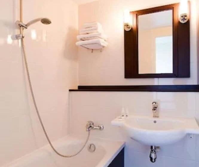 غرفة عائلية, Inn Design Resto Novo Carquefou