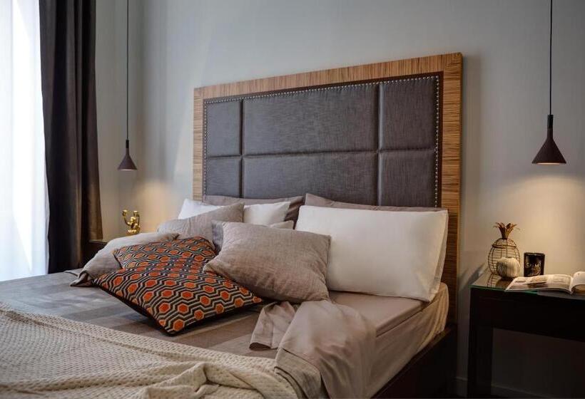 דירת חדר, Intown Luxury House