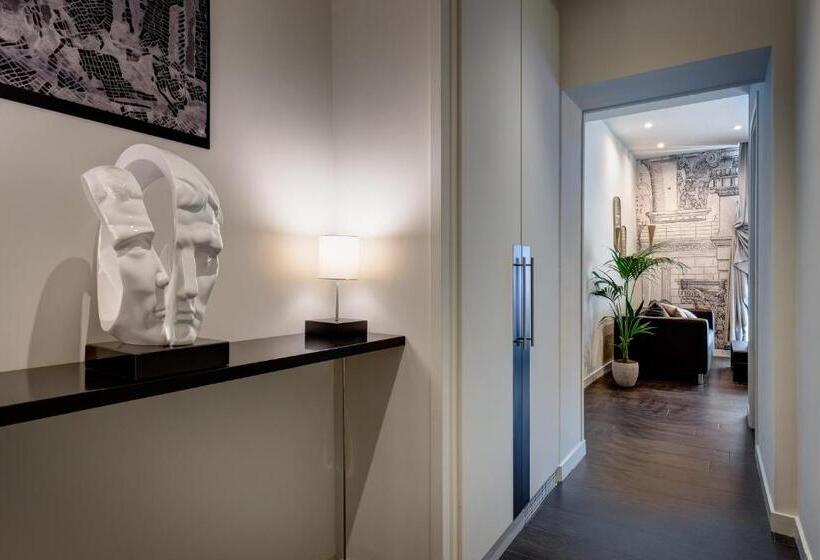 דירת חדר, Intown Luxury House