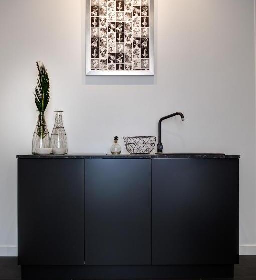 דירת חדר, Intown Luxury House