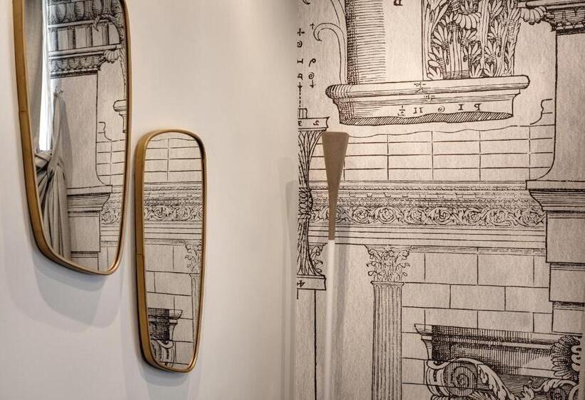 דירת חדר, Intown Luxury House