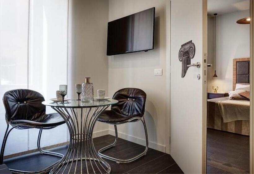 דירת חדר, Intown Luxury House